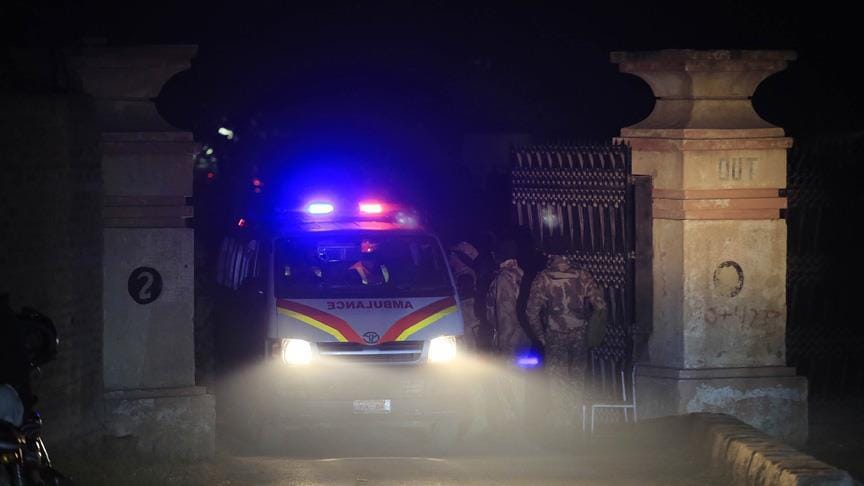 Pakistan’da 12 kız okuluna saldırı