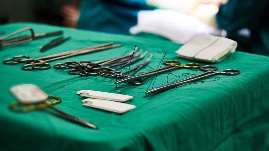 Sosyal medya kullanımı gençler arasında estetik ameliyatları artırıyor