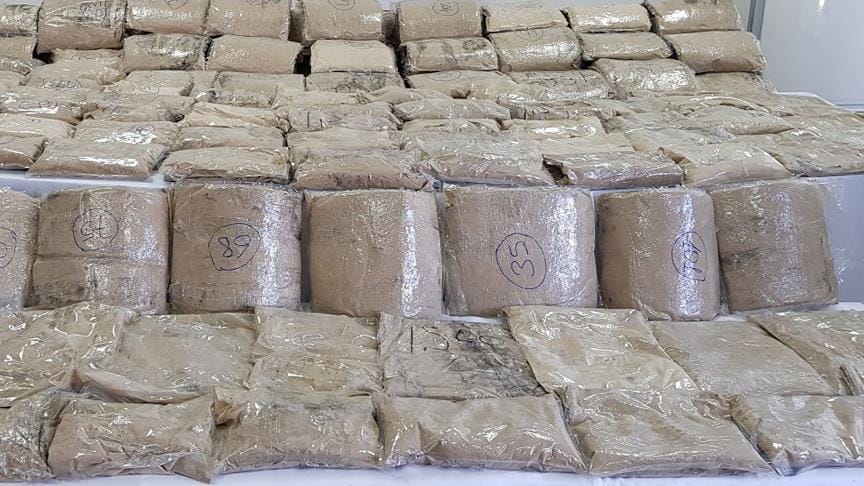 Ev eşyaları arasında 384 kilo 594 gram eroin ele geçirildi