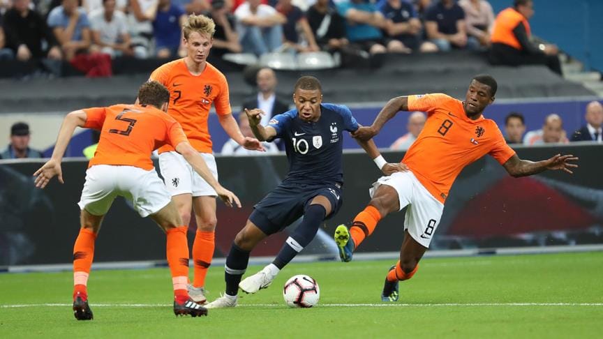 Fransa, Hollanda karşısında galip
