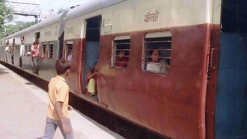 Hindistan’da 5 ayda 406 kişi trenden düşerek öldü