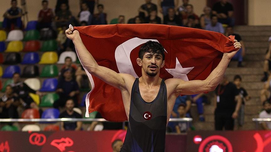 Milli güreşçi Kerem Kamal’dan altın madalya