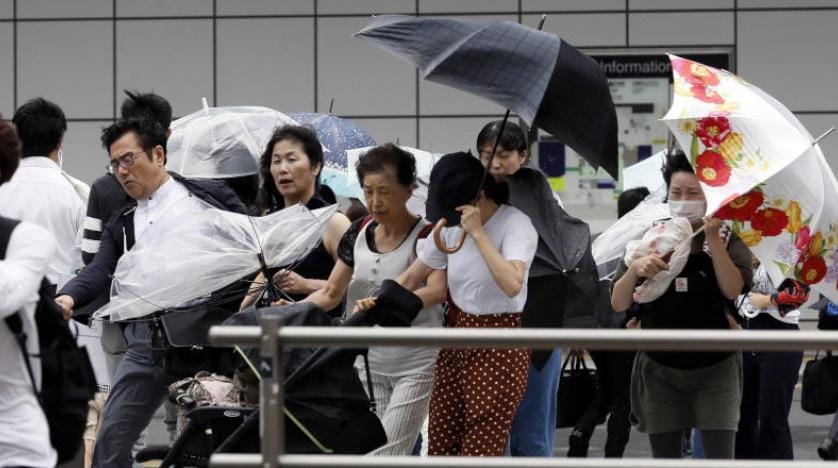 Japonya son 25 yılın en şiddetli tayfunu ile karşı karşıyaya