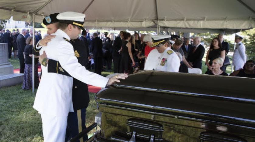 Senatör McCain son yolculuğuna uğurlandı