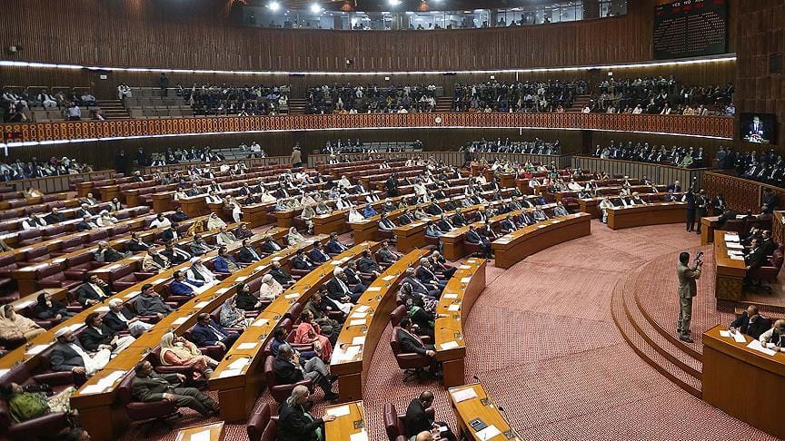 Pakistan’da yeni cumhurbaşkanı yarın seçilecek