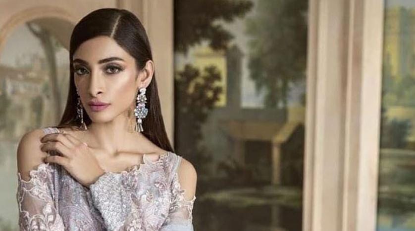 Pakistanlı model evinde ölü bulundu