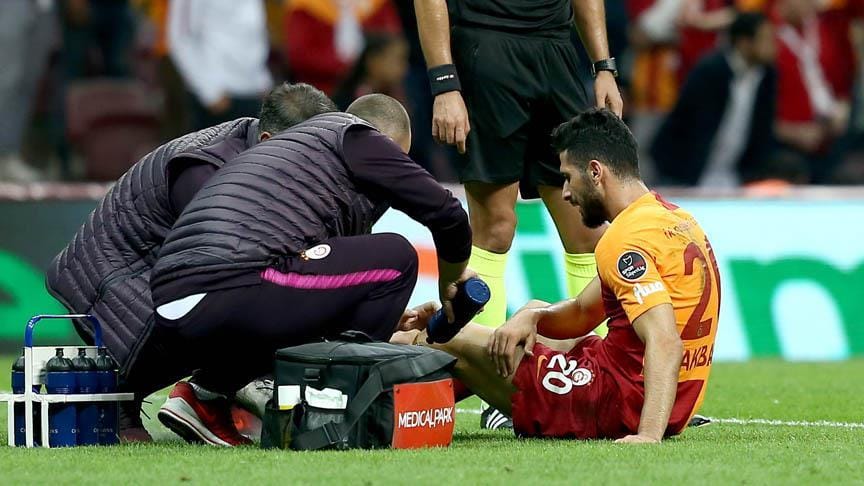 Galatasaray’a Emre Akbaba’dan kötü haber