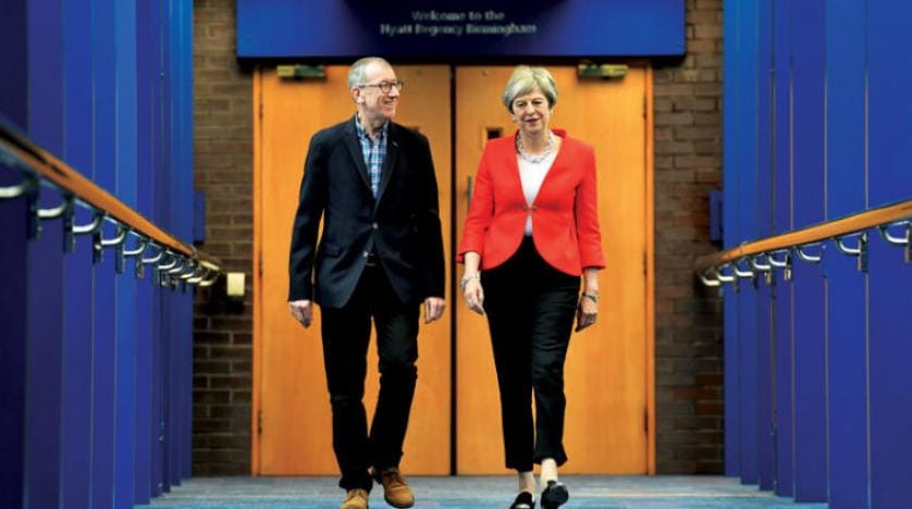 Theresa May Muhafazakarlardan safları sıklaştırmalarını istedi
