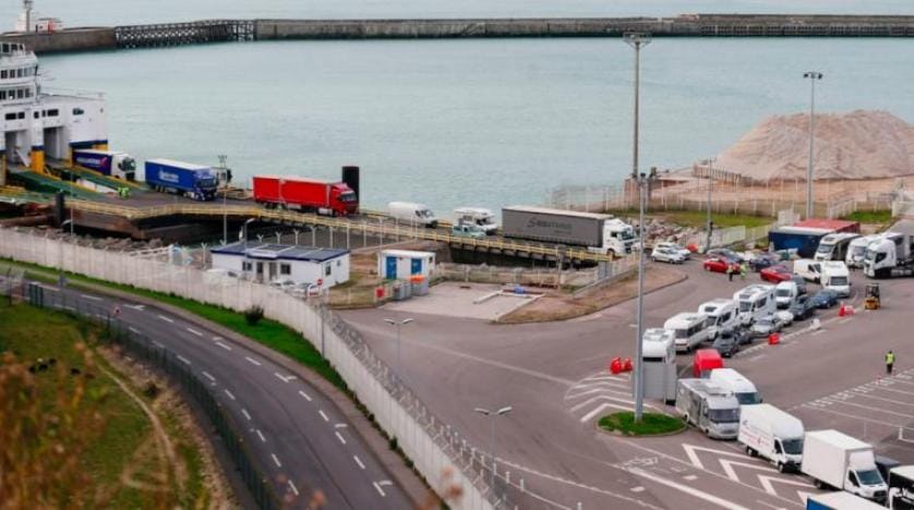 Newhaven Limanı’nda bir buzdolabı kamyonunda 21 kişi bulundu
