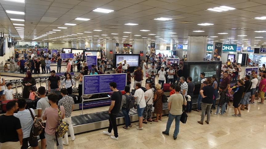 Hava yolu yolcu sayısı 10 ayda 183 milyona yaklaştı