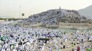 Arafat Dağı beyaza büründü