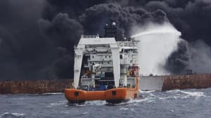 Yanan İran petrol tankerinde ikinci patlama