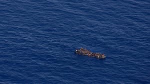 Libya açıklarında 120 göçmen kurtarıldı