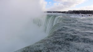 Niagara Şelaleleri’nden buz akıyor