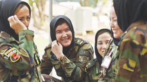 Afgan kadın subaylar Taliban’a karşı savaşmak istiyor
