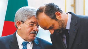 Cezayir Başbakanı, resmi şirketlerin özelleştirilmesi sorununda yalnızlaştırılıyor