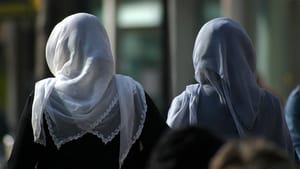 İsveç’te aşırı sağcı liderden ‘başörtüsü’ açıklaması