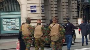 Belçika askeri sokaklardan çekiliyor