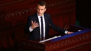 Fransa Cumhurbaşkanı Macron’a ‘diktatör’ suçlaması