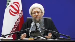Laricani, Ahmedinejad’ı rejim ilkelerine saldırmakla suçladı!