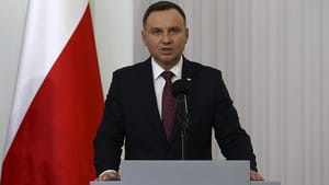 Polonya Cumhurbaşkanı tartışmalı yasayı imzaladı
