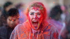 ABD’de ‘Holi’ ile renklendi