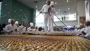 ‘Dünyanın en büyük baklavası’ başkentte yapıldı