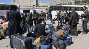 Muhalifleri taşıyan 100 otobüslük konvoy Doğu Guta’dan ayrıldı