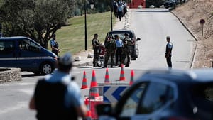 Korsika’da 3 Fransız jandarma darbedildi