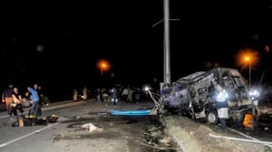Kaçak göçmenleri taşıyan minibüs kaza yaptı: 17 ölü, 36 yaralı