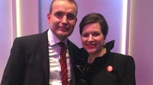 Giydiği kıyafetle gönülleri fetheden ‘First Lady’