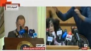Mısırlı yetkili canlı yayında saldırıya uğradı