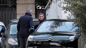 Gözaltındaki Sarkozy’ye ev izni