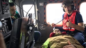 Yaralı İspanyol işçiler, helikopterle gemiden tahliye edildi