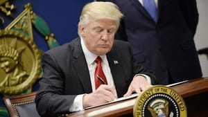 Trump’tan transseksüellere ordu yasağı