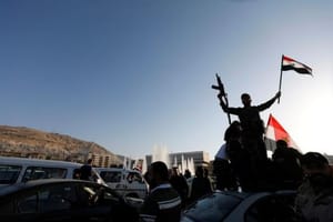 Şam ve Rakka’da halk saldırıları protesto ediyor