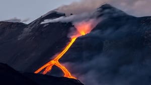Meksika’da Popocatepetl Yanardağı patladı