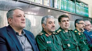 Devrim Muhafızları, Ruhani’yi ‘düşmanın dilini kullanmakla’ suçladı