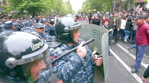 Ermenistan’da protestolar devam ederken, Cumhurbaşkanı muhalif liderle buluştu