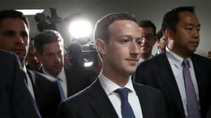 Zuckerberg: Benim de bilgilerim satıldı