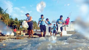 Filipinler’deki Boracay Adası turizme kapatıldı