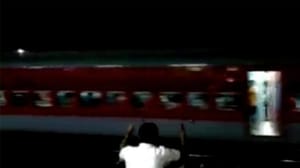 Hindistan’da frenleri boşalan bir tren geriye doğru 13 km sürüklendi