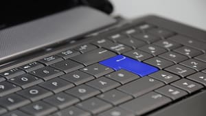 Öğrencilere tablet yerine klavyeli bilgisayar verilecek