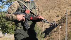 Hakkari’de iki güvenlik korucusu şehit oldu