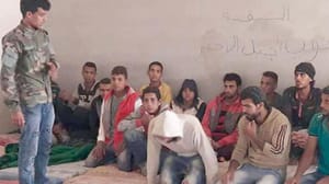 Libyalı yetkililer 21 Mısırlı kaçağa işkence yapan fidyecilerin peşinde