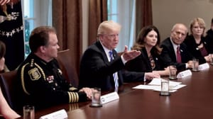 Trump, seçim kampanyası için FBI’nin casusluk yaptığını düşünüyor