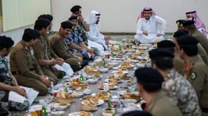 Suudi Arabistan İçişleri Bakanı, Umre güvenlik birimleriyle bir araya geldi