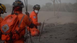 Fuego’da küllerin arasında ölü sayısı artıyor