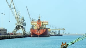 Husilere rağmen Hudeyde Limanı’nda gemi geçişi sürüyor