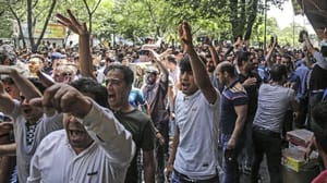 Çok açık ki İran gösterileri, Mollalara ve Orduya karşı yükselen bir itiraz